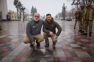 На Алеї сміливості з’явилася табличка, присвячена благодійнику Хосе Андресу